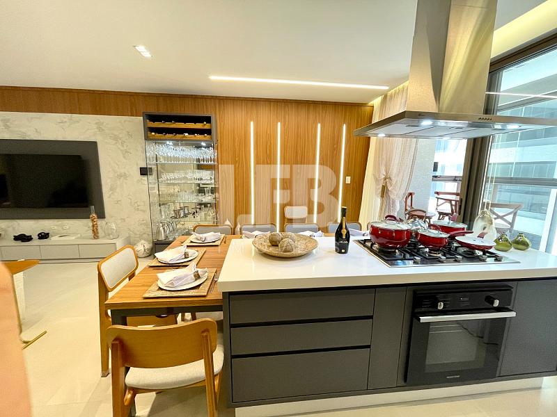 Apartamento na Praia Brava Mobiliado, equipado e decorado com 3 suítes a menos de 150m do mar! — foto 2