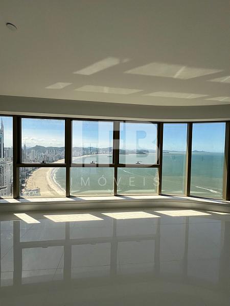 Yachthouse com 4 suítes, 265 m²  andar alto - Barra Sul - Bal. Camboriú/SC — foto 2