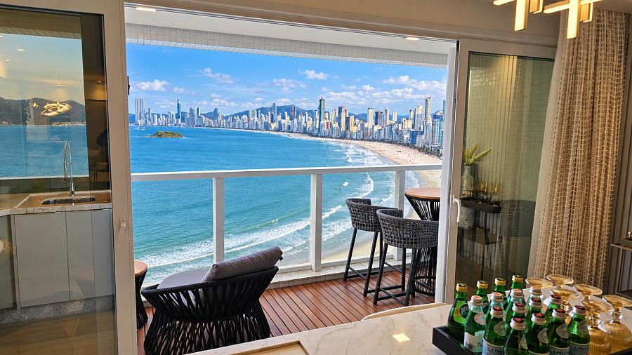 VENDIDO � Apartamento Mobiliado no Infinity Coast com Sacada Aberta | 3 Su�tes e 3 Vagas 1