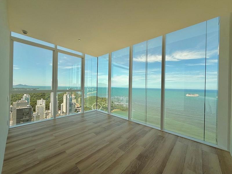 Apartamento MASTER frente mar em Balne�rio Cambori� com 5 su�tes e vista panor�mica. 1