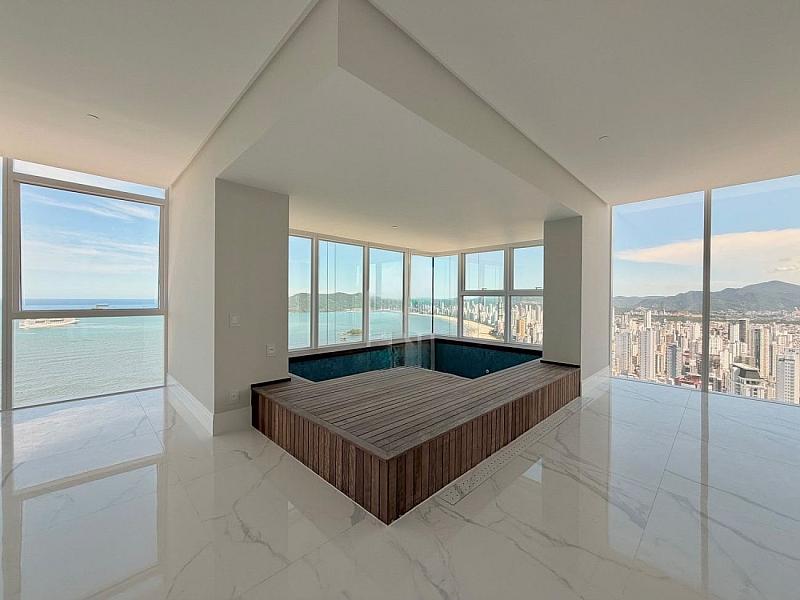 Apartamento MASTER frente mar em Balne�rio Cambori� com 5 su�tes e vista panor�mica. 1