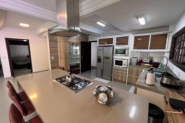 Casa em Condomínio com 3 quartos para alugar, 380m², 3 banheiros, 4 garagens - Ariribá - Balneário Camboriú