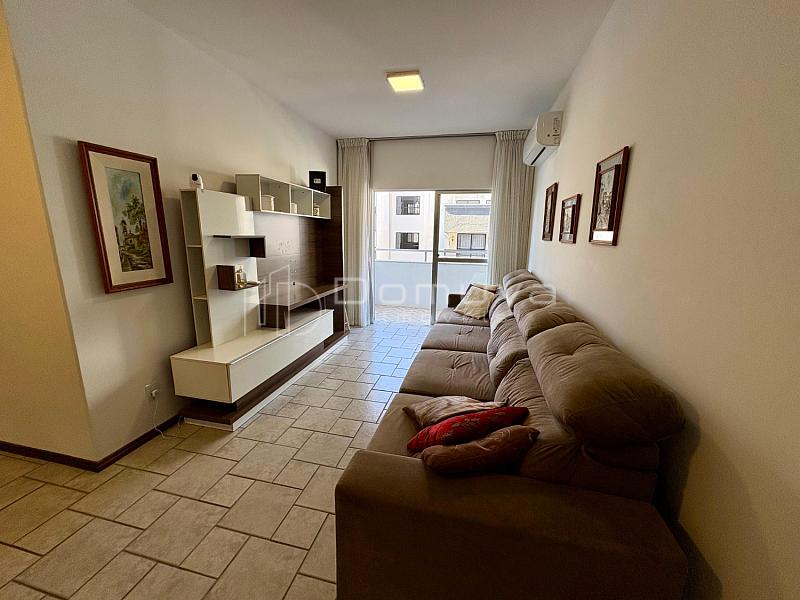 Locação anual: dois quartos // sacada // Centro de Balneário Camboriú — foto 3