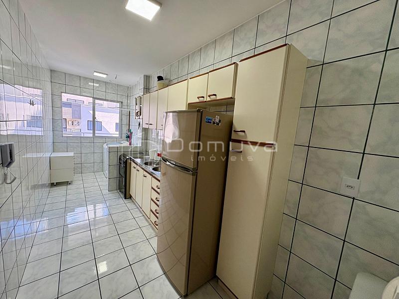 Locação anual: dois quartos // sacada // Centro de Balneário Camboriú — foto 11