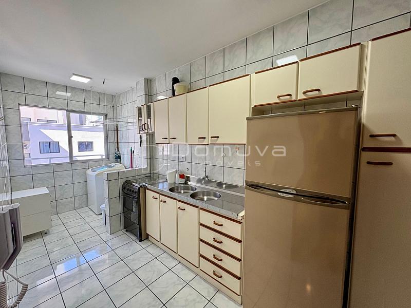 Locação anual: dois quartos // sacada // Centro de Balneário Camboriú — foto 10