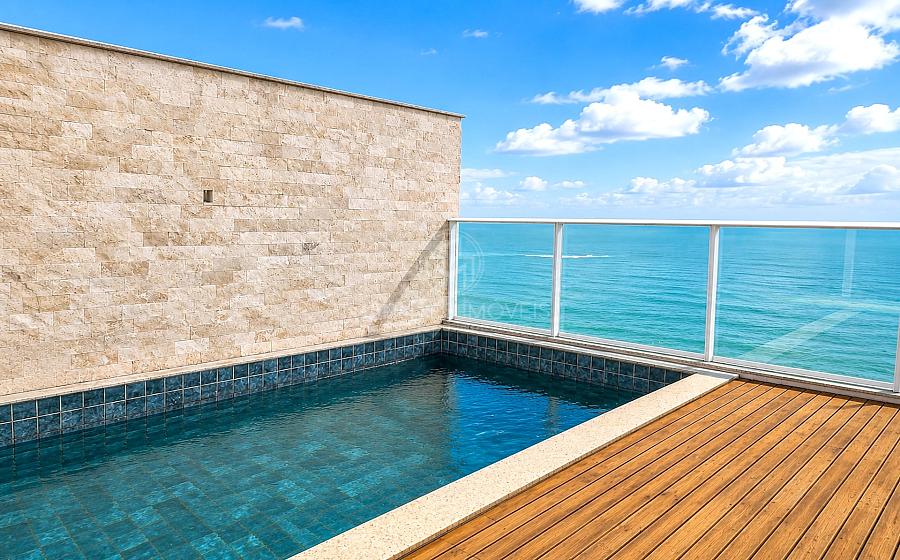 Piscina privativa da cobertura frente mar