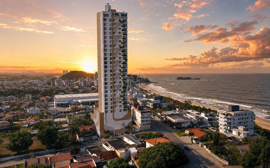 Edif�cio Bantaya Tower ao p�r do sol: Localiza��o privilegiada a poucos passos do mar, na Praia de Itajuba em Barra Velha, SC