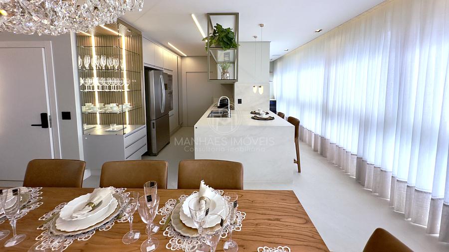 Apartamento Mobiliado: Living com cozinha integrada e ilha gourmet