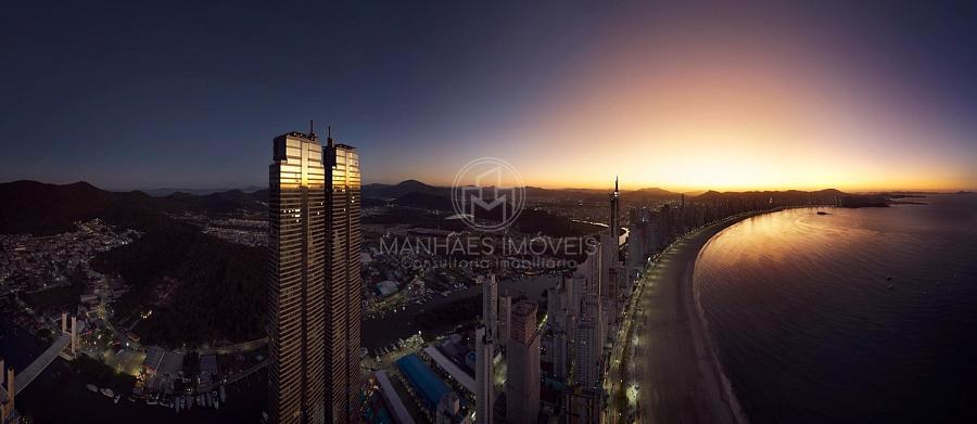 Apartamento com 4 suítes, 3 vagas de garagem, 261m² priv. — foto 2