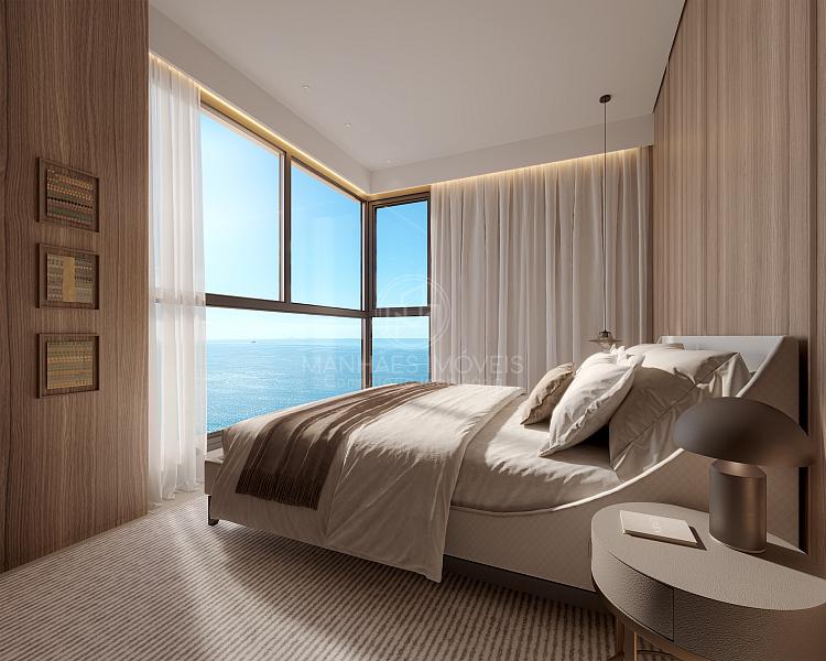 Apartamento com 3 dormit�rios: Su�te com amplas esquadrias piso-teto que emolduram a paisagem viva do mar