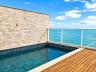 Piscina privativa da cobertura frente mar