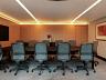 Sala de reuni�es equipada e decorada