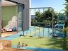 Playground infantil ao ar livre com piso emborrachado