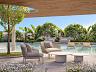 Lounge coberto da piscina com poltronas e vista para o espelho d'�gua