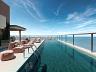 Piscina com borda infinita e vista panor�mica