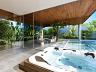 �rea de Spa com banheira de hidromassagem aquecida