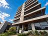 Fachada do Vibe 1285 com sacadas e a entrada do edif�cio em Joinville