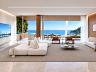 Amplo living integrado com acabamentos de luxo e vista panor�mica para o mar