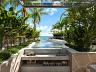 Poolside Bar e �rea gourmet integrada ao ambiente da piscina
