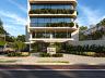 Acesso ao hall do Edif�cio Ophir com porte-coch�re