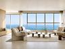 Living panor�mico com vista frontal para o mar
