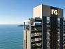 Fachada do North Tower com vista para o mar