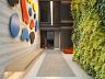 Hall com p� direito duplo e jardim vertical