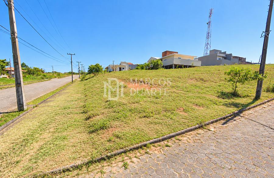 Terreno de esquina a venda em Governador Celso Ramos 1