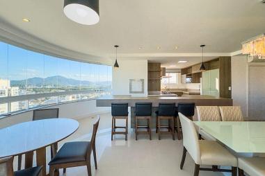 Apartamento decorado à venda em Balneário Camboriú, no edifício Torre De Veneza