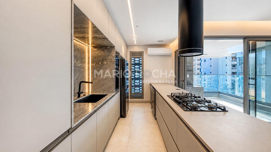 Apartamento mobiliado � venda em Balne�rio Cambori�, no edif�cio Tonino Lamborghini 4