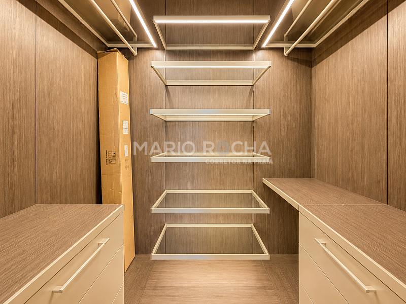 Apartamento mobiliado � venda em Balne�rio Cambori�, no edif�cio Tonino Lamborghini 21