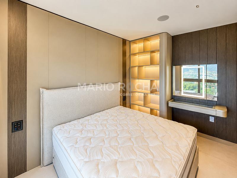 Apartamento mobiliado � venda em Balne�rio Cambori�, no edif�cio Tonino Lamborghini 22