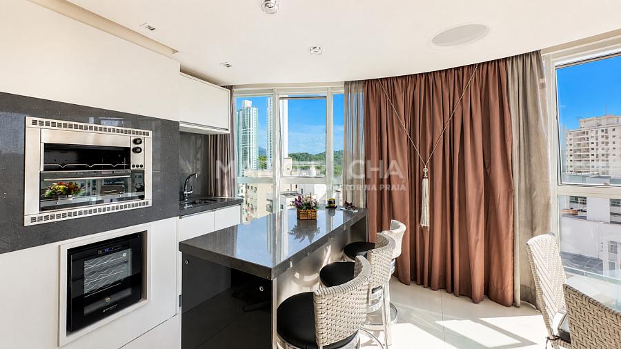 Apartamento � venda em Balne�rio Cambori�, mobiliado, no edif�cio Le Majestic 2