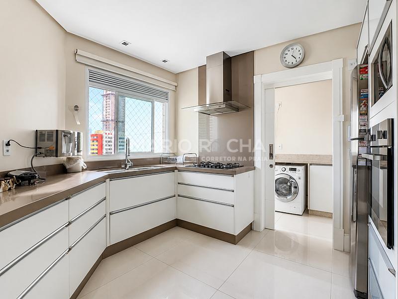 Apartamento � venda em Balne�rio Cambori�, mobiliado, no edif�cio Le Majestic 10
