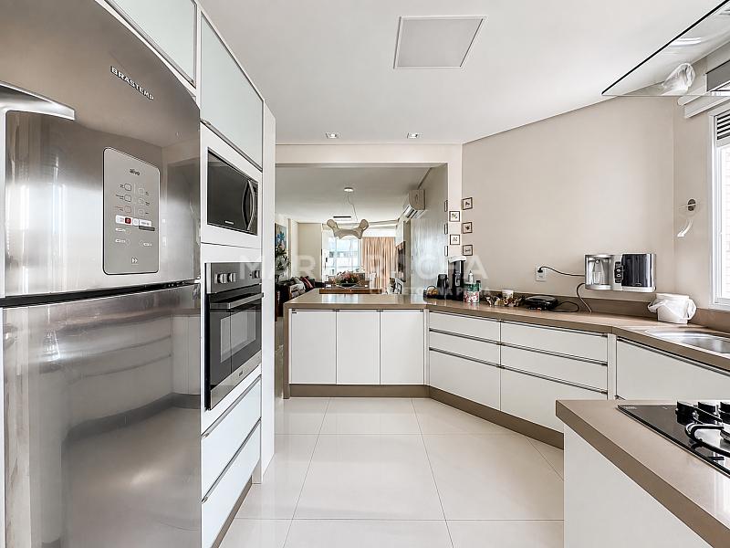 Apartamento � venda em Balne�rio Cambori�, mobiliado, no edif�cio Le Majestic 11