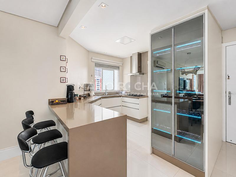 Apartamento � venda em Balne�rio Cambori�, mobiliado, no edif�cio Le Majestic 12