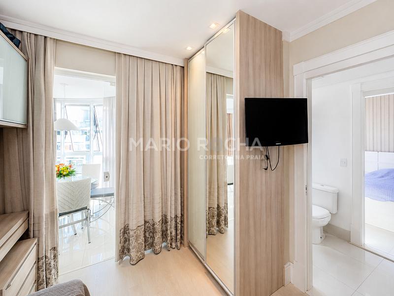 Apartamento � venda em Balne�rio Cambori�, mobiliado, no edif�cio Le Majestic 18