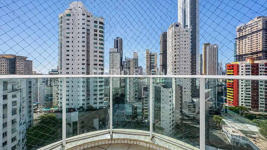 Apartamento � venda em Balne�rio Cambori�, mobiliado, no edif�cio Le Majestic 21