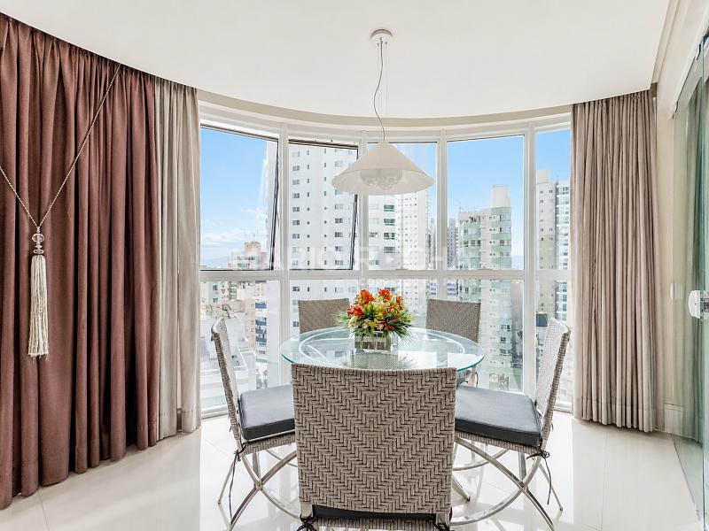 Apartamento � venda em Balne�rio Cambori�, mobiliado, no edif�cio Le Majestic 6
