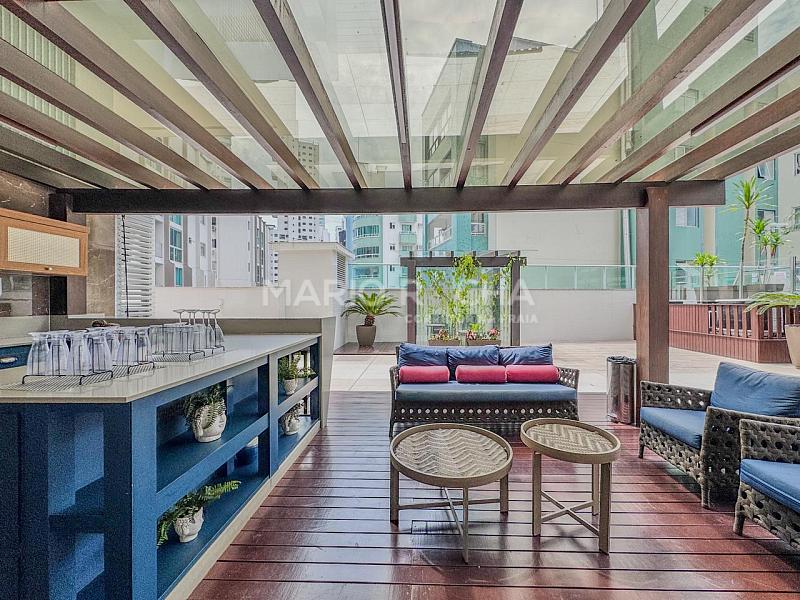 Apartamento � venda em Balne�rio Cambori�, mobiliado, no edif�cio Le Majestic 56