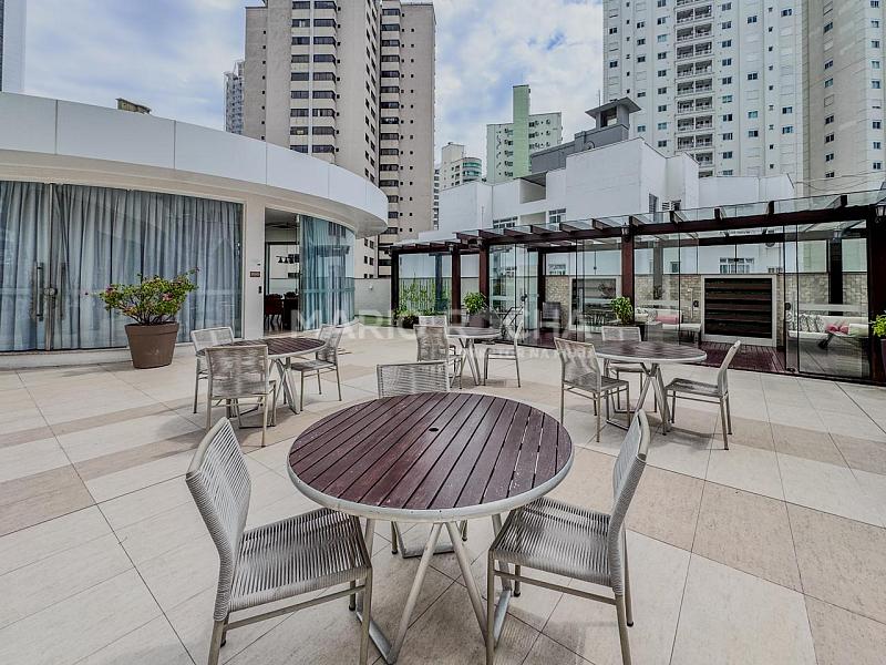 Apartamento � venda em Balne�rio Cambori�, mobiliado, no edif�cio Le Majestic 60