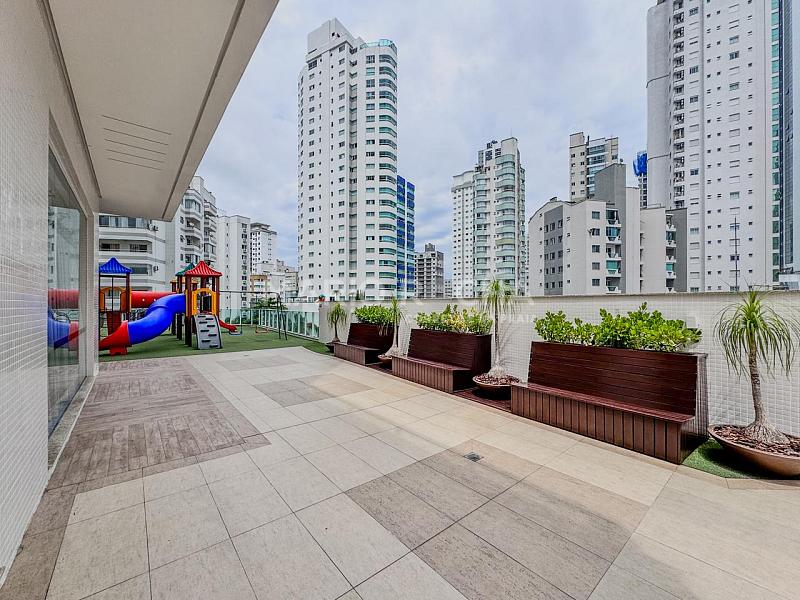 Apartamento � venda em Balne�rio Cambori�, mobiliado, no edif�cio Le Majestic 66