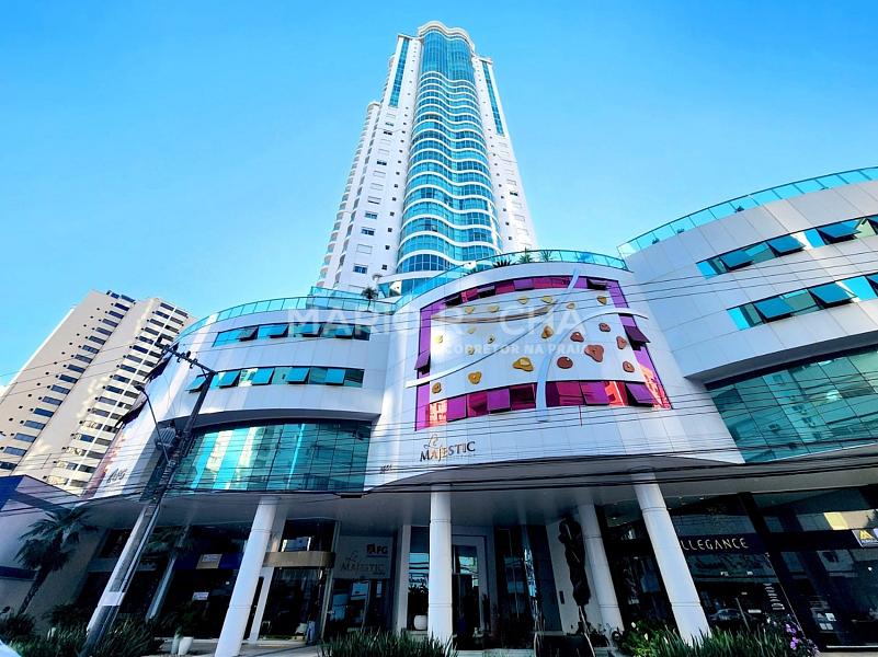 Apartamento � venda em Balne�rio Cambori�, mobiliado, no edif�cio Le Majestic 71