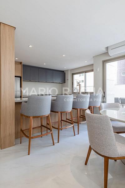 Cobertura duplex finamente mobiliada à venda em Balneário Camboriú, no edifício Charmant — foto 31