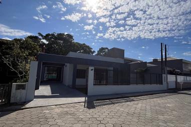 Casa com 4 quartos para alugar, 190m², 2 banheiros - Ubatuba - São Francisco do Sul