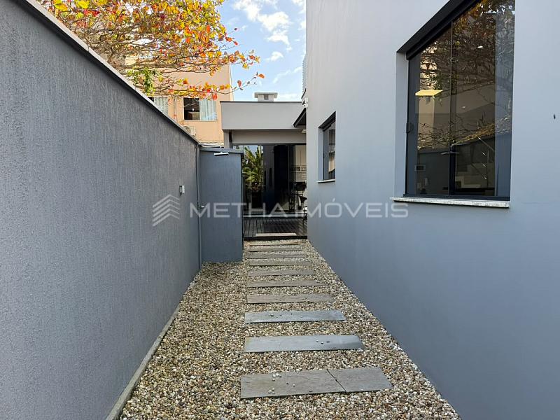 Casa � venda no Itacolomi com 4 quartos 4