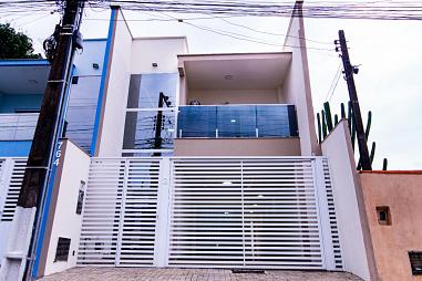 Sobrado Alto Padrão com 4 Dorm.(2 Suítes)