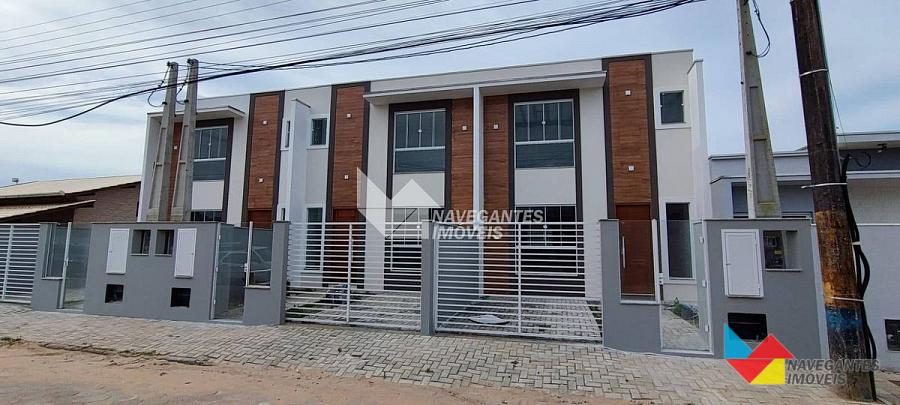 Sobrado Geminado Alto Padrão em meia praia — foto 7