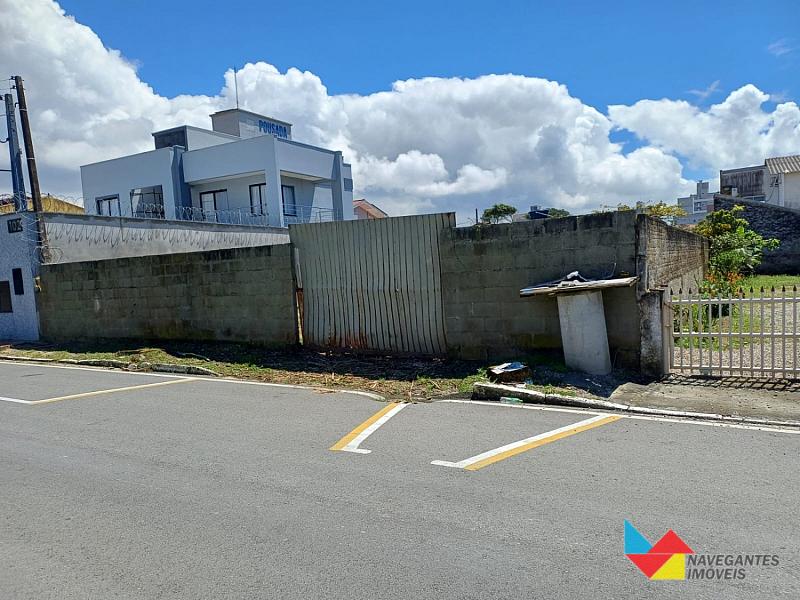 Terreno quadra mar no centro de Navegantes 1