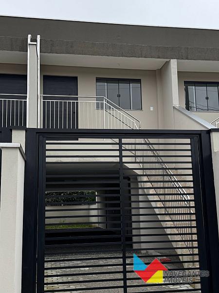 Sobrado com 2 dormit�rios sendo 1 su�te e 3 vagas no bairro Gravat� 1